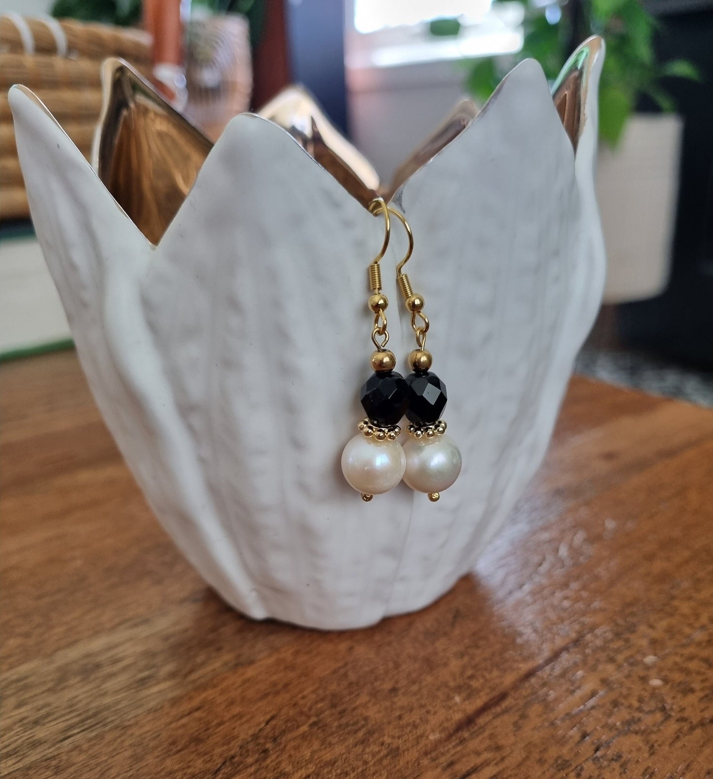 Black and freshwater pearl 14K gold dangle earrings