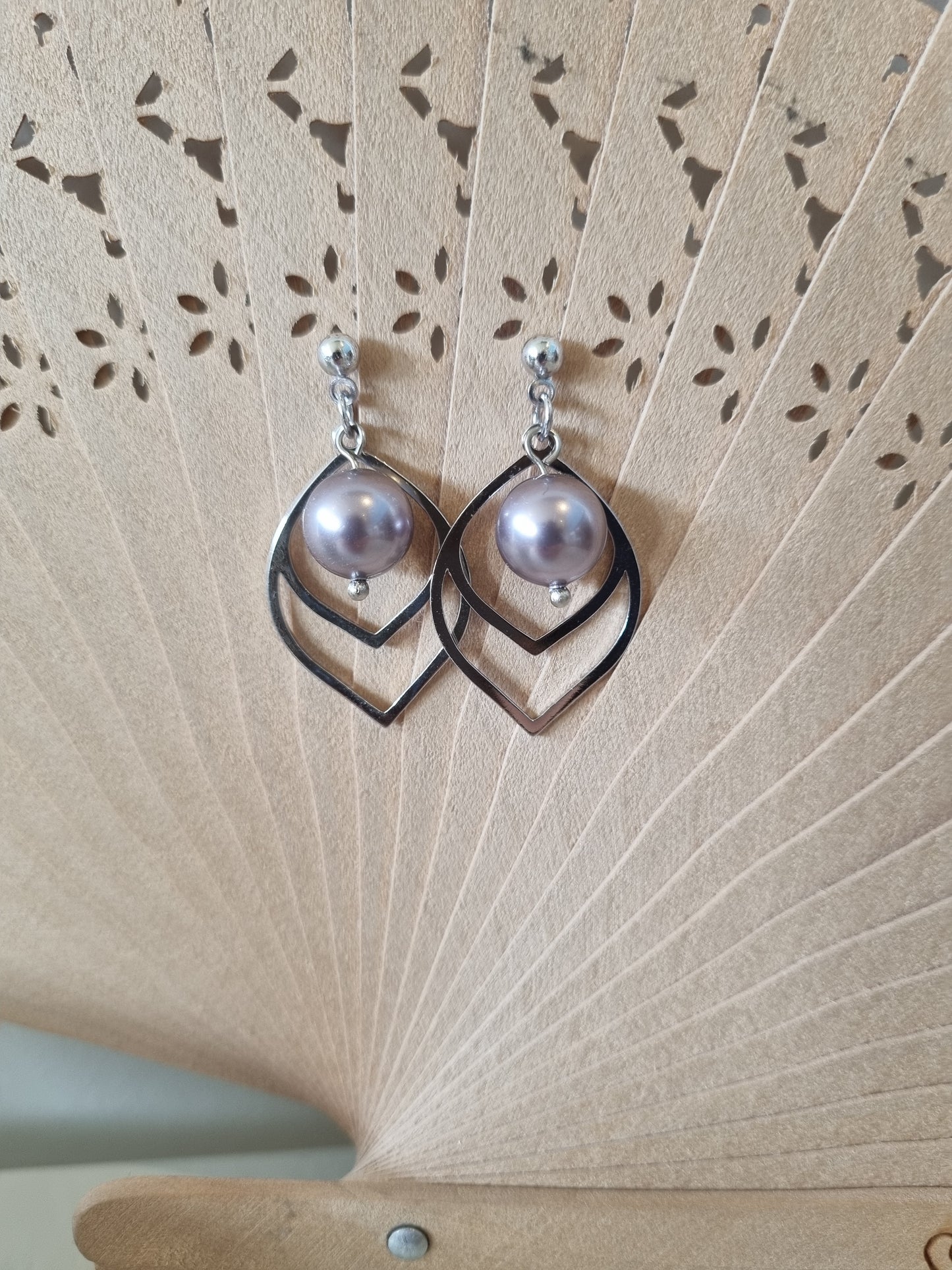 Rhodium leaf with Mauve Swarovski glass pearl