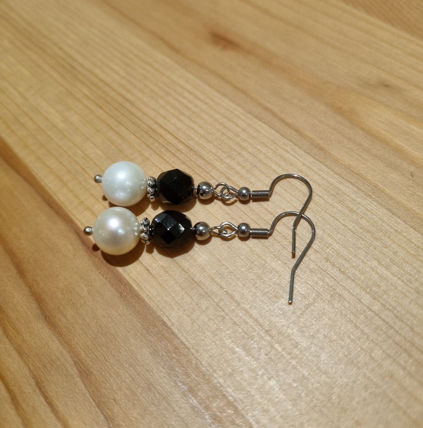 Black and freshwater pearl stainless steel dangle earrings